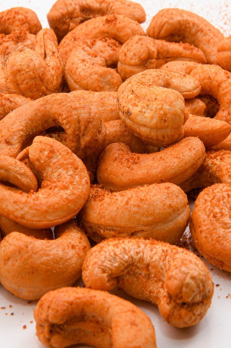 6c7b75dd9263bb604ba33ed28f06e076 Devilled Cashews (Whole Nuts) 1kg - Image 1